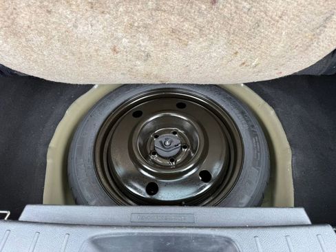 Used 2016 Ford Explorer XLT w/ Equipment Group 202A image 17