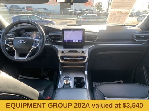 Used 2022 Ford Explorer XLT w/ Equipment Group 202A image 3