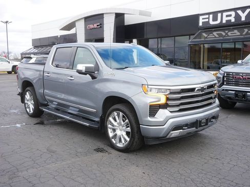 Used 2025 Chevrolet Silverado 1500 High Country w/ High Country Premium Package AWD/4WD image 2
