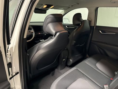 New 2025 Kia Niro LX image 16