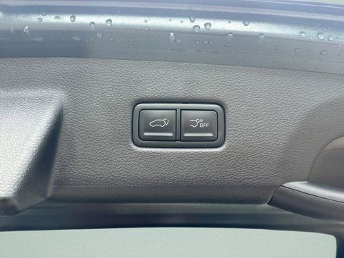 Used 2024 Kia Carnival EX image 8