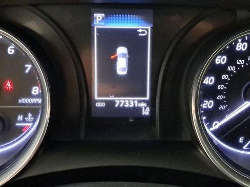 Used 2020 Toyota Camry SE image 2