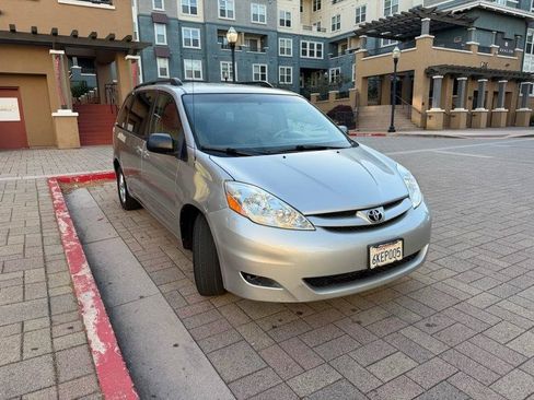 Used 2010 Toyota Sienna LE FWD image 9