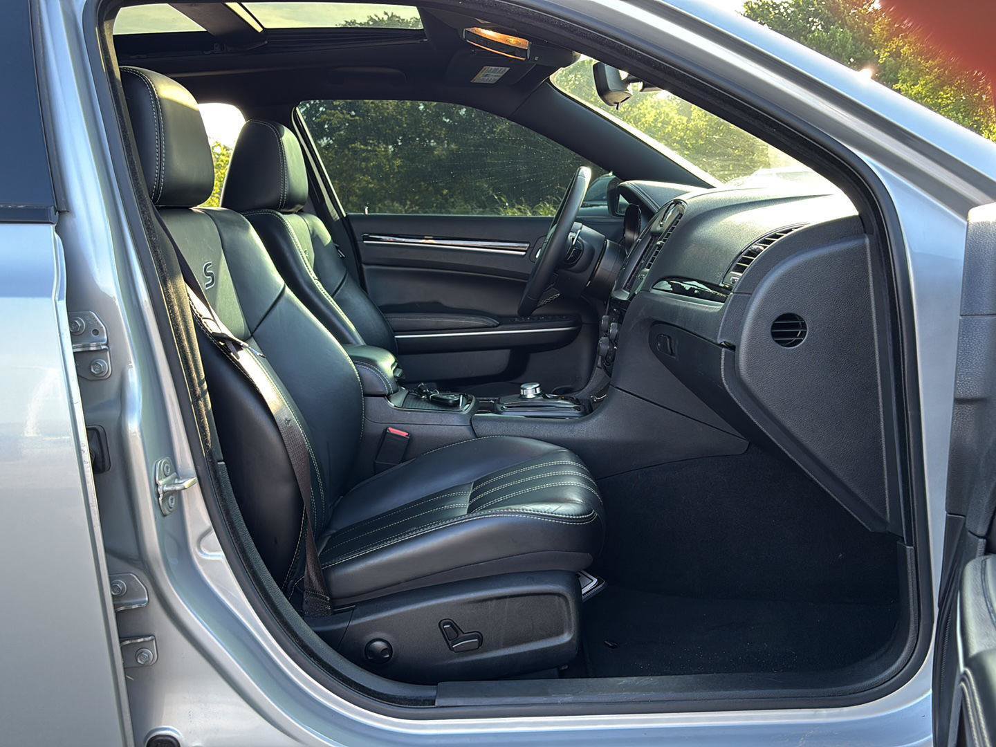 Used 2023 Chrysler 300 S RWD image 71