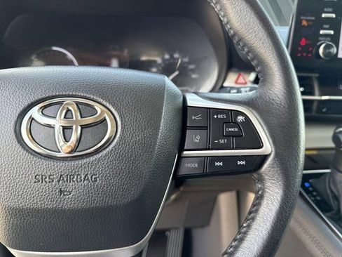 Used 2024 Toyota Sienna XLE w/ XLE Plus Package image 15