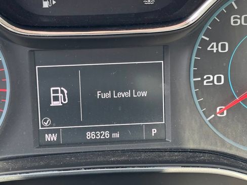 Used 2017 Chevrolet Cruze LT FWD image 18