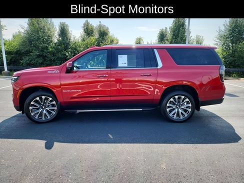Used 2025 Chevrolet Suburban High Country AWD/4WD image 4