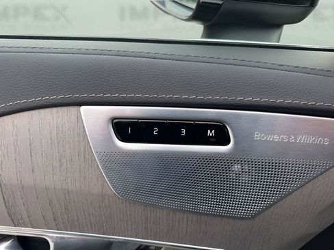 Used 2024 Volvo XC90 B6 Ultimate w/ Lounge Package image 11