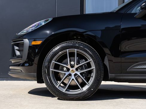 Certified 2026 Porsche Macan AWD/4WD image 13