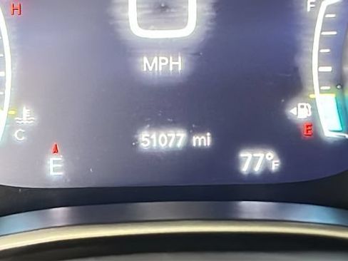 Used 2024 Chrysler Pacifica Touring-L FWD image 18