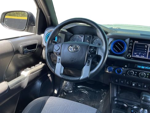 Used 2021 Toyota Tacoma TRD Sport w/ Technology Package AWD/4WD image 11