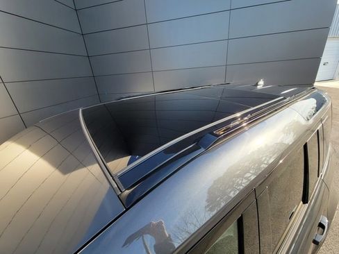 Used 2025 Land Rover Defender 110 S image 47