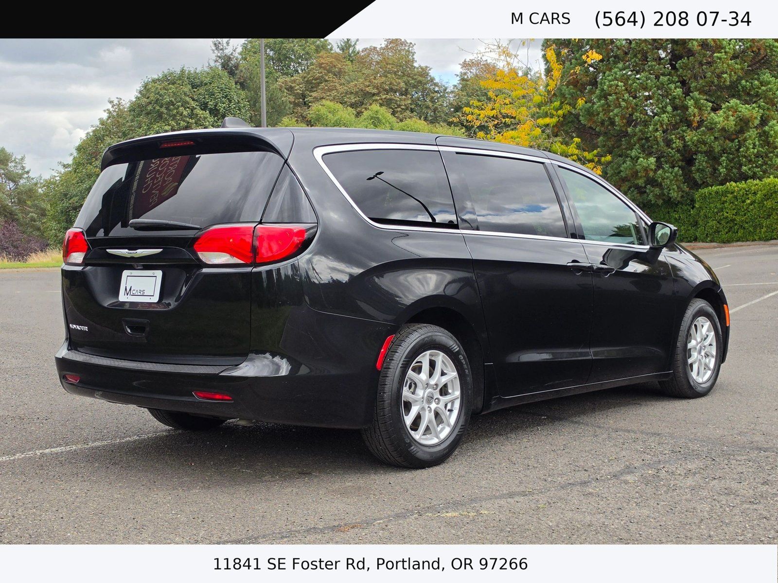 Used 2022 Chrysler Voyager LX FWD image 6