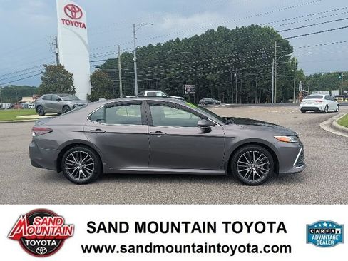 Used 2022 Toyota Camry XLE w/ Cold Weather Package FWD image 2