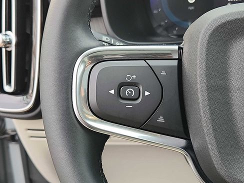 Certified 2024 Volvo XC40 B5 Ultimate w/ Protection Package Premier image 20