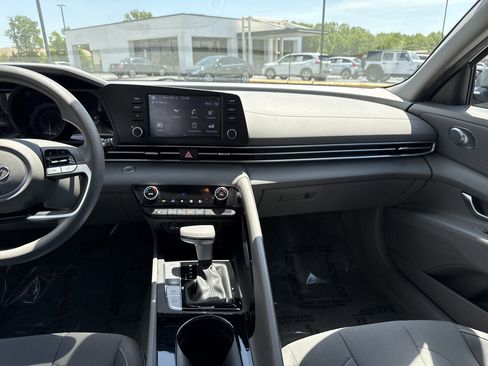 Used 2023 Hyundai Elantra Blue FWD image 29