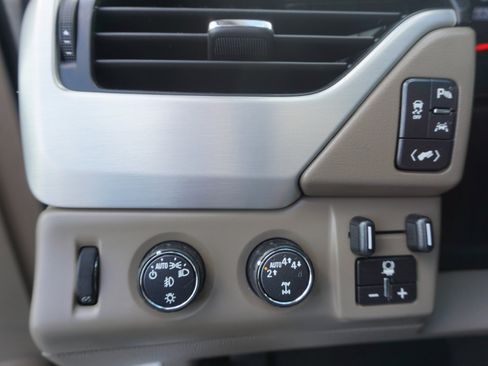 Used 2018 GMC Yukon XL SLT w/ Premium Edition image 24