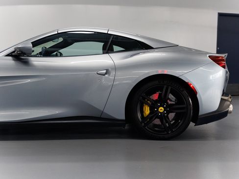 Used 2019 Ferrari Portofino RWD image 21