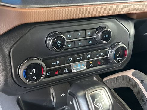 Used 2024 Ford Bronco Outer Banks AWD/4WD image 52