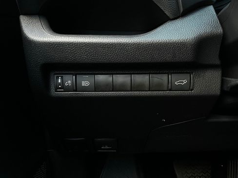 Used 2025 Toyota RAV4 XLE image 23