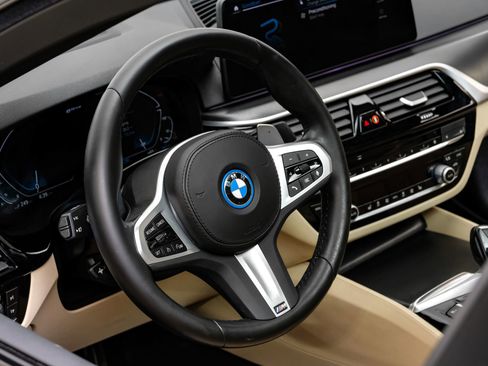 Used 2023 BMW 530e 530e iPerformance w/ M Sport Package image 20