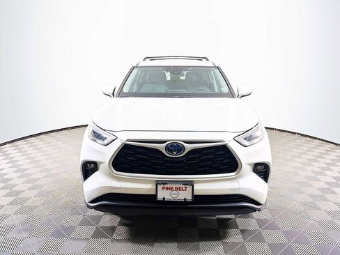 Used 2021 Toyota Highlander LE image 2