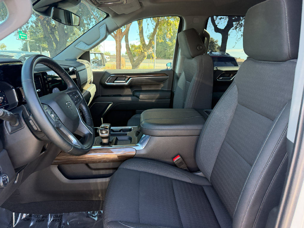 Used 2023 Chevrolet Silverado 1500 LT Trail Boss w/ Protection Package AWD/4WD image 17
