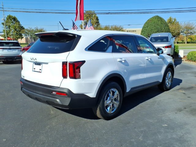 Used 2023 Kia Sorento LX FWD image 3