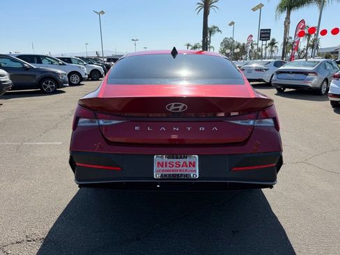 Used 2024 Hyundai Elantra SEL FWD image 5