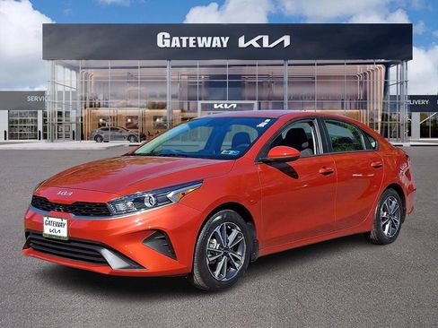 Certified 2022 Kia Forte LXS FWD image 1