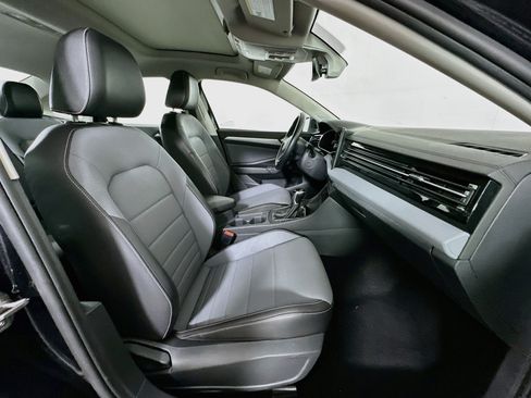 Used 2025 Volkswagen Jetta SE FWD image 30
