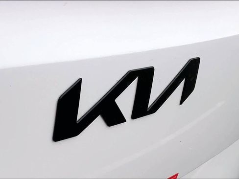 Used 2026 Kia Carnival SX w/ SX Dark Edition Package image 28