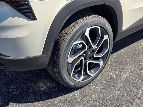 New 2026 Chevrolet Trax RS FWD image 9