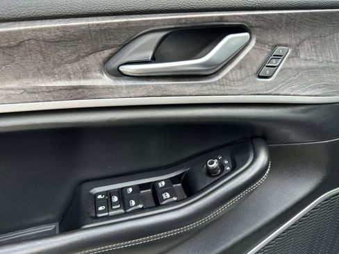 Used 2022 Jeep Grand Cherokee L Limited w/ Luxury Tech Group II AWD/4WD image 15