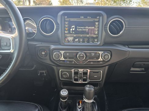 Used 2022 Jeep Wrangler Unlimited Sahara image 20