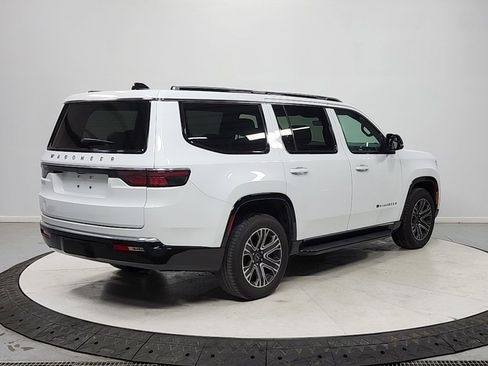Used 2025 Jeep Wagoneer 2WD image 7