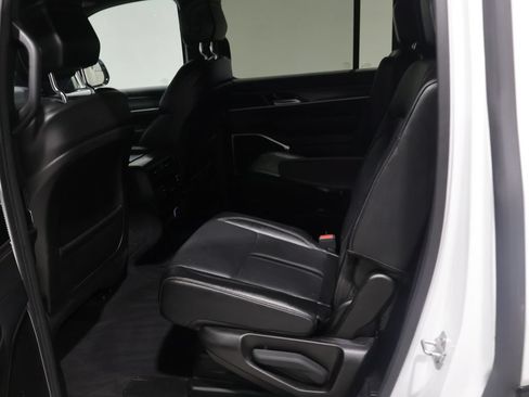 Used 2024 Jeep Wagoneer Series III AWD/4WD image 18