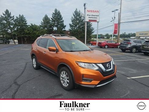 Used 2017 Nissan Rogue SV AWD/4WD image 1