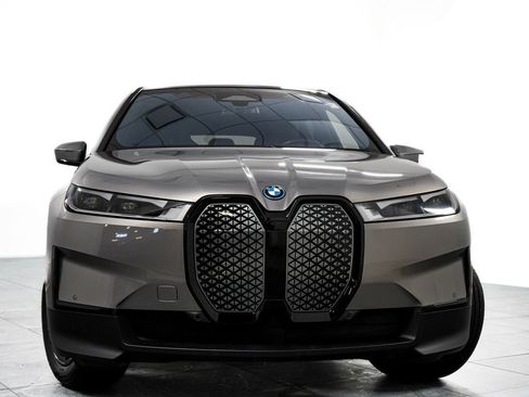 Used 2023 BMW iX xDrive50 AWD/4WD image 3