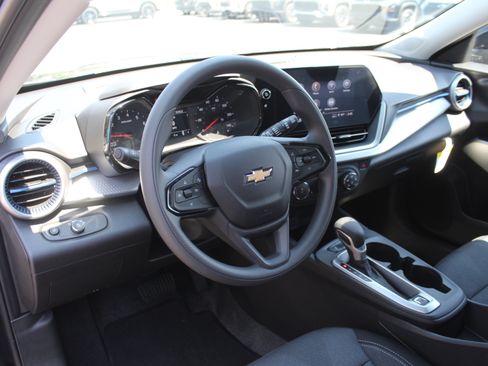 New 2026 Chevrolet Trax LS w/ LS Convenience Package FWD image 10