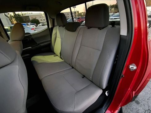 Used 2018 Toyota Tacoma SR5 image 19
