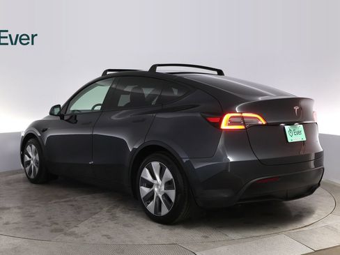 Used 2024 Tesla Model Y Long Range AWD/4WD image 17