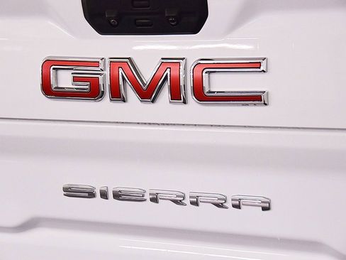 Used 2021 GMC Sierra 2500 AT4 image 14