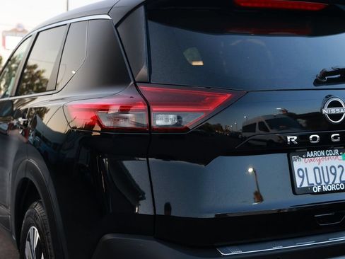 Used 2023 Nissan Rogue SV FWD image 13
