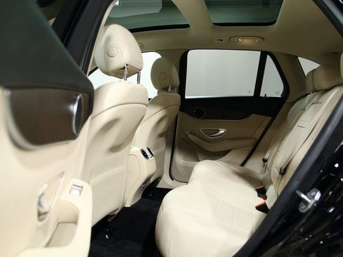 Used 2020 Mercedes-Benz GLC 300 4MATIC image 28