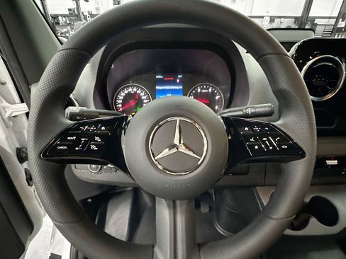 Used 2026 Mercedes-Benz Sprinter 2500 image 12