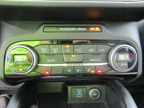 Used 2021 Ford Escape Titanium w/ Titanium Elite Package image 29