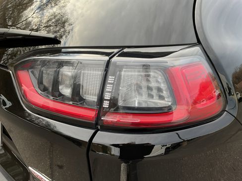 Used 2020 Jeep Cherokee Trailhawk w/ Cold Weather Group image 31