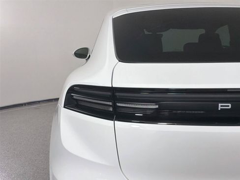 Certified 2025 Porsche Macan 4 Electric w/ Premium Package AWD/4WD image 16