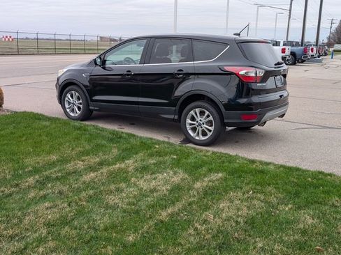 Used 2017 Ford Escape SE image 9